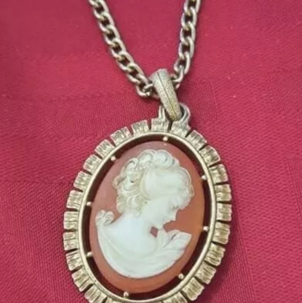 Gold tone 1970 Avon jewelry elegant Cameo lady on Orange stone
